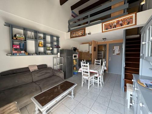STUDIO MEZZANINE POUR 4 PERSONNES CLIMATISE