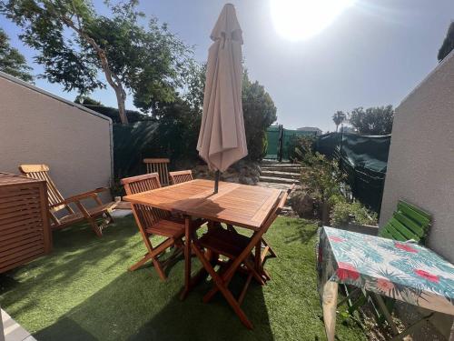 STUDIO CABINE AVEC JARDINET ET PARKING PRIVATIF