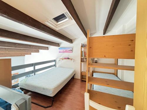 STUDIO MEZZANINE POUR 4 PERSONNES CLIMATISE