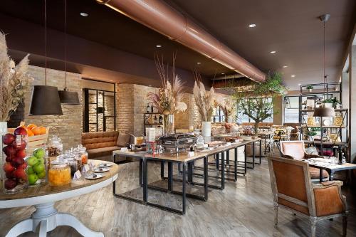 a restaurant with tables and chairs in a room at Matilde Boutique Hotel in Milan