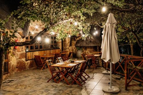 Εστιατόριο ή άλλο μέρος για φαγητό στο Dinkweng Safari Lodge