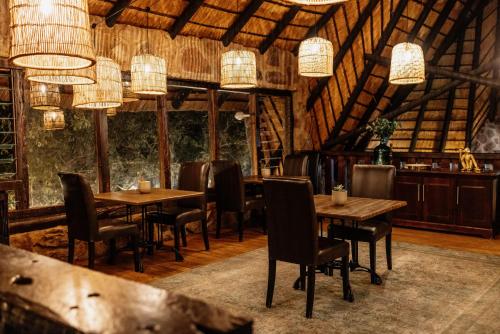 Εστιατόριο ή άλλο μέρος για φαγητό στο Dinkweng Safari Lodge