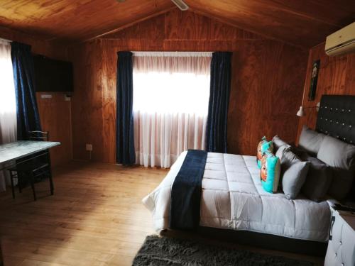 Gambar di galeri bagi The Log Cabin Apartments Hotel di Standerton