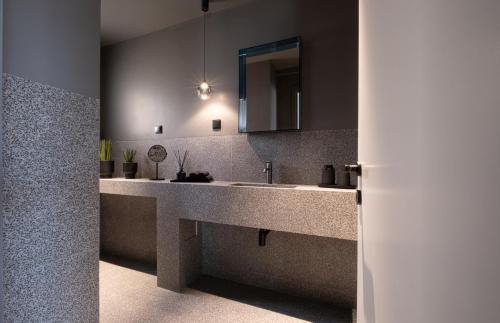 Acroview Lofts Residence with Hammam