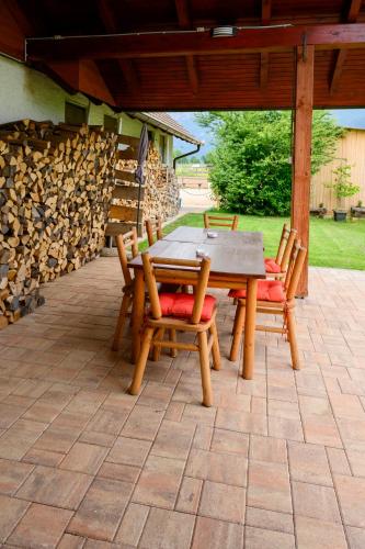 Patio nebo venkovní prostory v ubytování APARTMA RANČ LUŽE