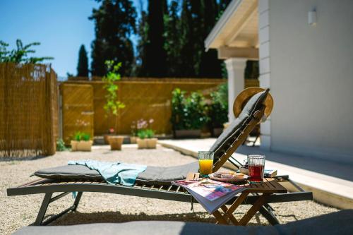 Villa Jinjola by Mavronas