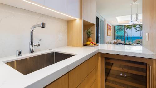 a kitchen with a large sink and a window at ❤PiH❤ Hapuna Surfside Beachfront Steps From Ocean B26 in Hapuna Beach