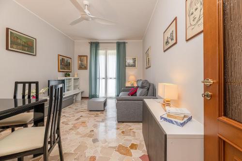 Quiet home perfect for long stays & work