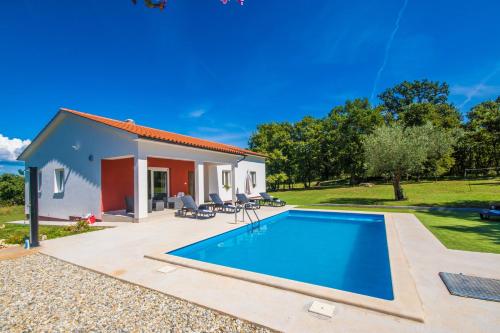 Villa Valpiana, a modern, luxurious, warm and romantic villa