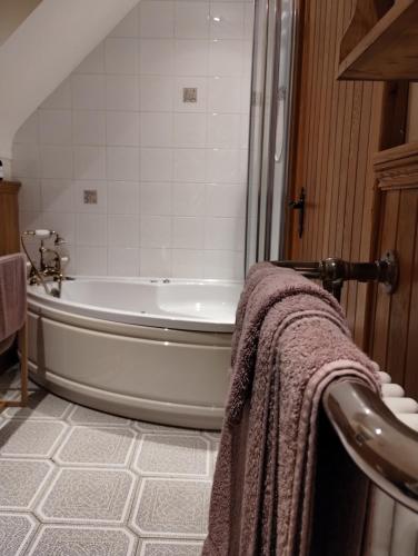 Bilik mandi di Rossclare Lodge
