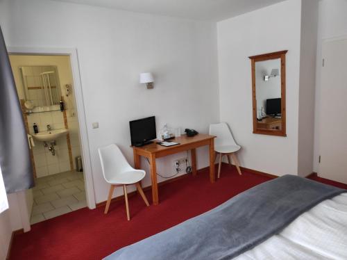 TV a/nebo společenská místnost v ubytování Hotel Blaue Blume
