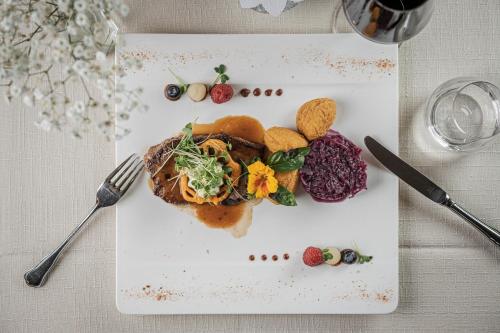 Makanan di atau berdekatan hotel