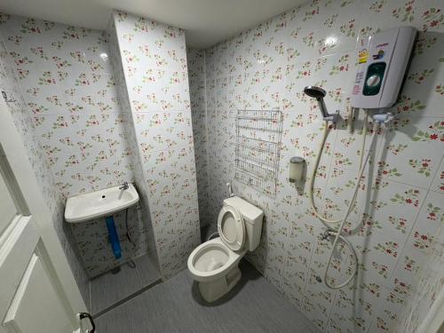 Un baño de Pathomporn Fancy House