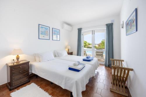 CoolHousesAlgarve Luz, 3 bed linked house, pool, superb panoramic sea view, Casa das Buganvílias