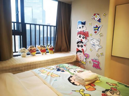 a childs bedroom with hello kitty stickers on the wall at Suyi Hotel Apartment in Sha-ho-p'u