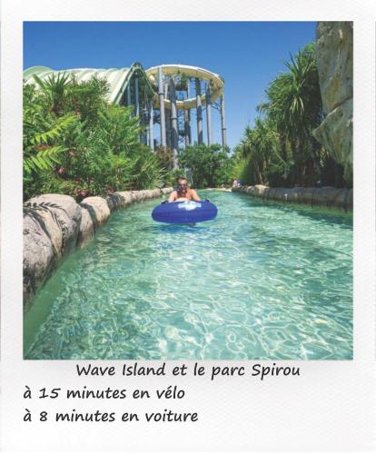 a person in a raft in a pool at a water park at Petit studio avec jardin à 10 mn d'Avignon in Entraigues-sur-la-Sorgue