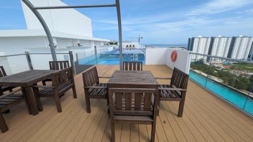 Πισίνα στο ή κοντά στο Luxury 3BR Apartment with Infinity Pool, Balcony n Gym
