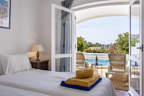 CoolHousesAlgarve Luz, 3 bed linked house, pool, superb panoramic sea view, Casa das Buganvílias