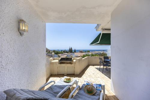 CoolHousesAlgarve Luz, 3 bed linked house, pool, superb panoramic sea view, Casa das Buganvílias