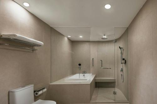 Koupelna v ubytování AC Hotel by Marriott Ipoh