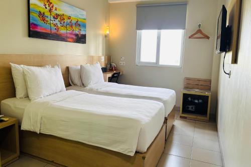 Кровать или кровати в номере Lemo Hotel Serpong