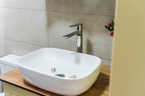 Ένα μπάνιο στο Talea Joyful Stay