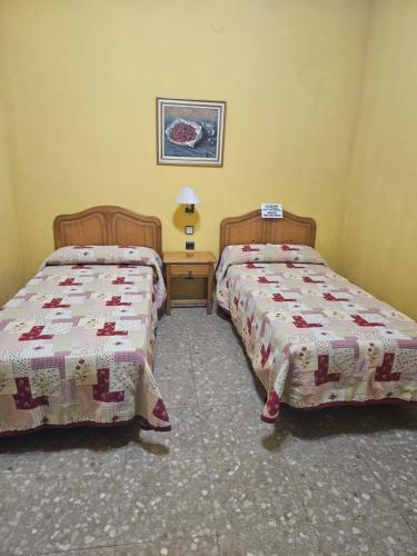 Ένα ή περισσότερα κρεβάτια σε δωμάτιο στο Hostal del Senglar