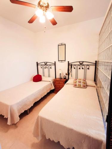 Ένα ή περισσότερα κρεβάτια σε δωμάτιο στο Apartment with views of Aguadulce Almeria