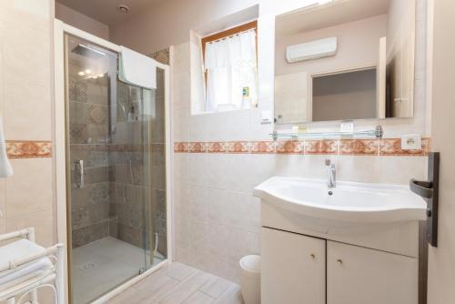 Koupelna v ubytování Gîte Le Boisset