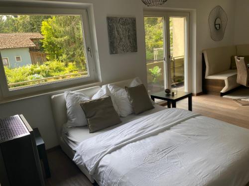 Ένα ή περισσότερα κρεβάτια σε δωμάτιο στο Efeunest - Stilvolles Apartment mit Balkon