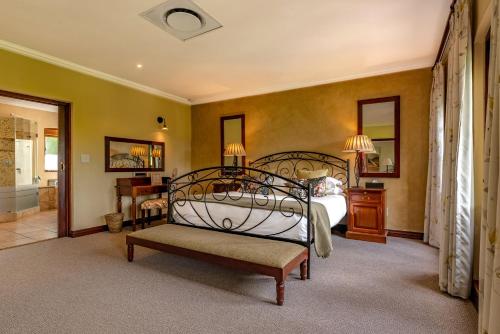 a bedroom with a bed and a desk and a piano at Oliver`s in White River