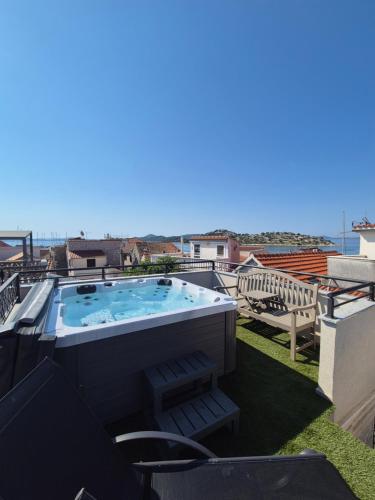Villa Trebocconi stone house with rooftop Jacuzzi 20m from sea