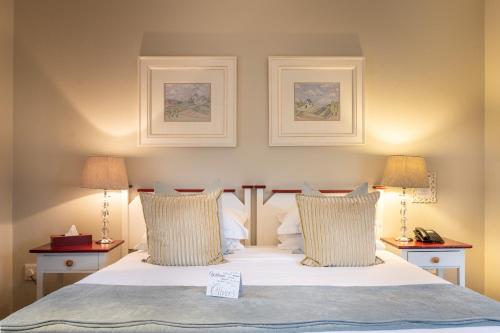 a bedroom with a large bed with two lamps at Oliver`s in White River