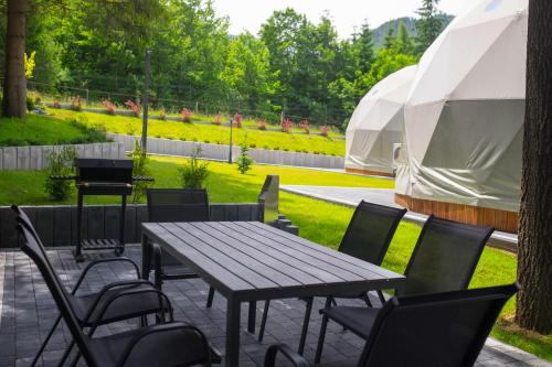 Сад в Glamp Mała Łąka Jacuzzi & Sauna Zakopane