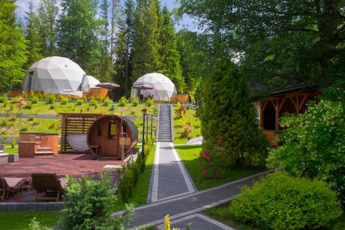 Сад в Glamp Mała Łąka Jacuzzi & Sauna Zakopane
