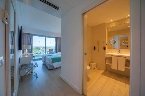 Ванная комната в Playa Esperanza Resort Affiliated by Meliá