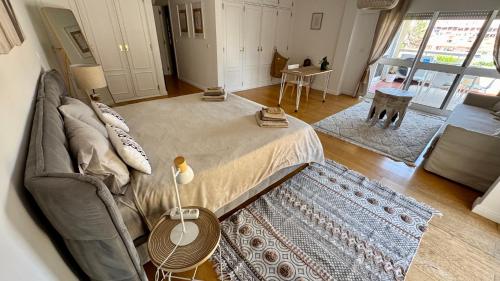 Χώρος καθιστικού στο 2 bedrooms with swimming pool Nomad Dreams N 7