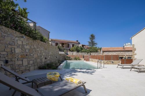 Villa Manmar 2BR with Sleeping Lofts by etouri
