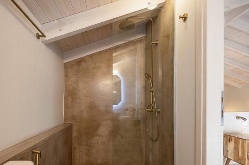 Ванная комната в Villa Manmar, Tradition & Comfort Blend by etouri