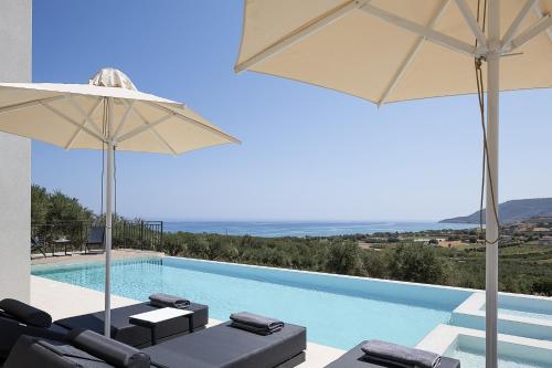 Serenia Exclusive Residence, 5BR Hilltop Villa, Infinity Pool, Sea View & Near the Beach