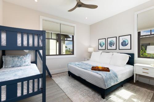 a bedroom with a bunk bed and a bunk bed at ❤PiH❤ BLUE TRANQUILITY Heated Private Pool Spa Detached Ohana Suite in Waimea