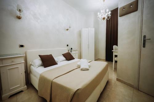 a bedroom with a bed and a table in it at Bee Queen Hotel in Marina di Varcaturo