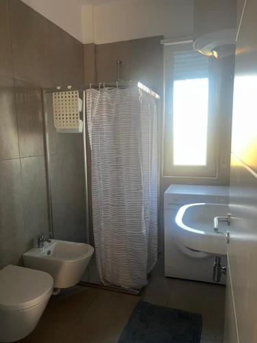 a bathroom with a sink and a toilet and a shower at Vala Mar Apartments by Four C in Hamallë