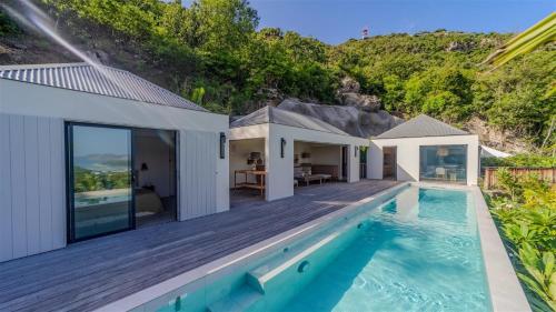 Modern 3-Bedroom Home with Ocean View