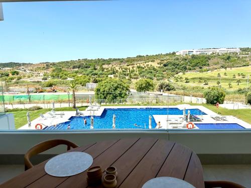 Stylish 3-Bedroom Apartment in Azahar de Estepona