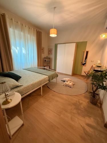 a bedroom with a large bed in a room at Twin Homes - Tamerò Estates in Poggio Mirteto