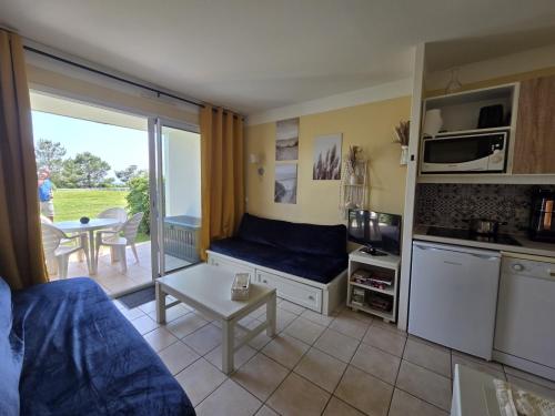 Kuchyň nebo kuchyňský kout v ubytování Appartement jardin, piscines, wi-fi, résidence face mer