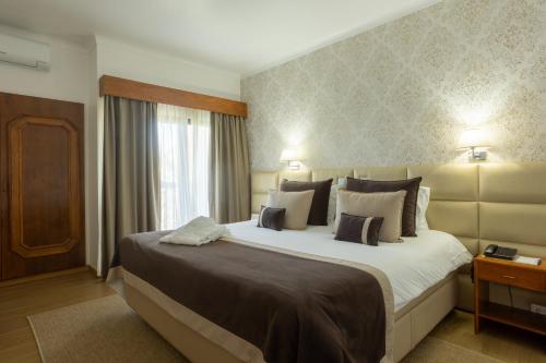 Ένα ή περισσότερα κρεβάτια σε δωμάτιο στο Hotel Sao Jorge Garden