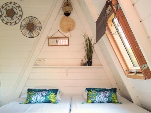 Domaine de Meilly - M&P Concept Tipis Vue mer 객실 침대