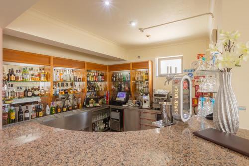 Ο χώρος του lounge ή του μπαρ στο Hotel Sao Jorge Garden